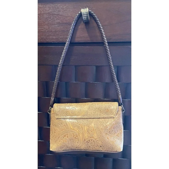 Relic Paisley Brown Leather Embossed Purse With Braided Strap & Magnetic Closure - Picture 3 of 11